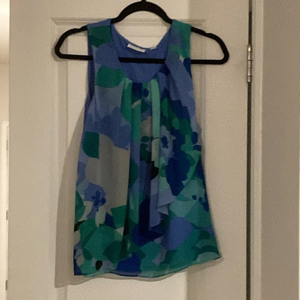 New York & Company Floral Sleeveless Blouse in Blue and Green size small